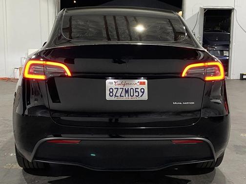 2022 Tesla Model Y Long Range Dual Motor All-Wheel Drive