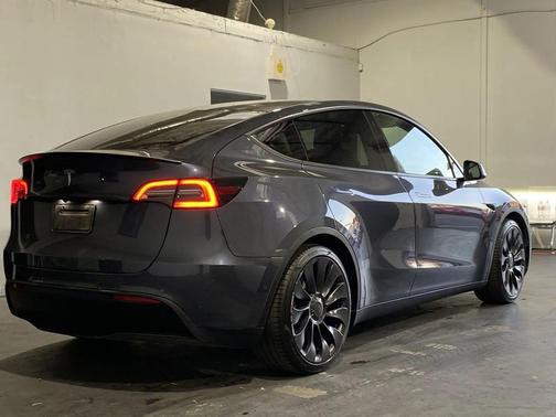 2022 Tesla Model Y Performance Dual Motor All-Wheel Drive