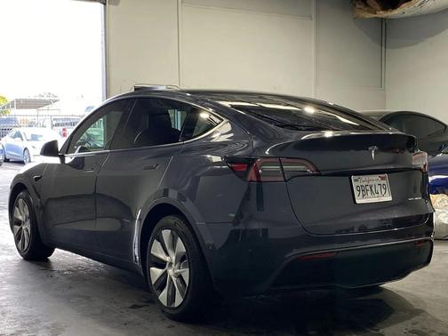 2022 Tesla Model Y Long Range Dual Motor All-Wheel Drive