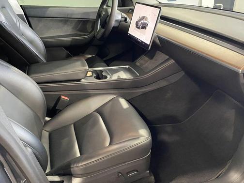 2022 Tesla Model Y Long Range Dual Motor All-Wheel Drive