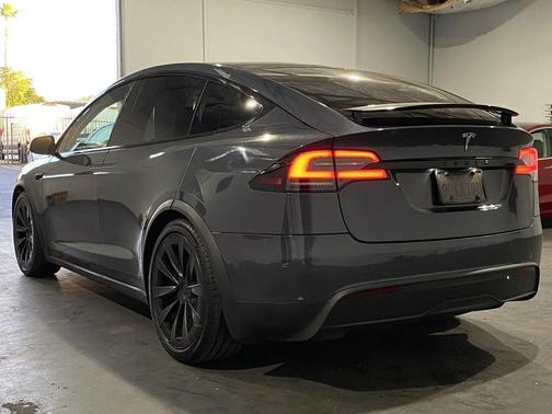 2022 Tesla Model X Base