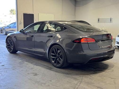 2022 Tesla Model S Base