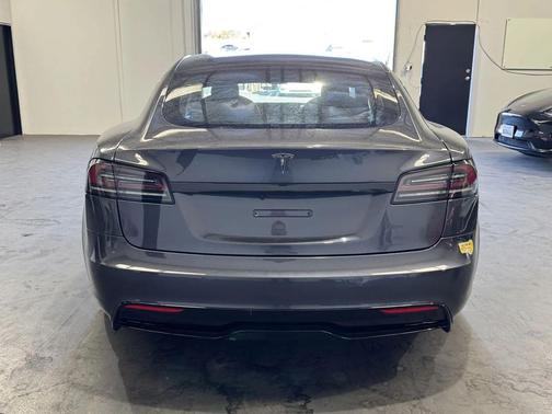 2022 Tesla Model S Base