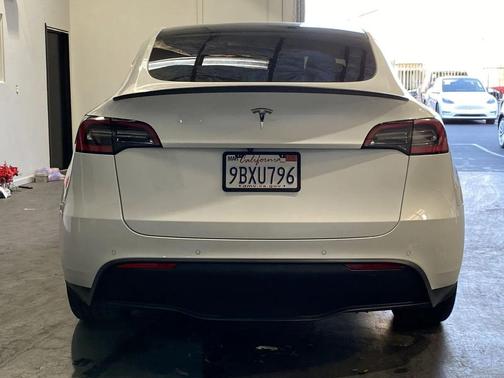 2021 Tesla Model Y Standard Range Rear-Wheel Drive