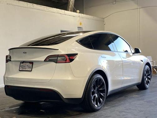 2021 Tesla Model Y Standard Range Rear-Wheel Drive