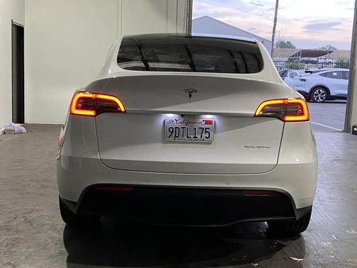2022 Tesla Model Y Long Range Dual Motor All-Wheel Drive