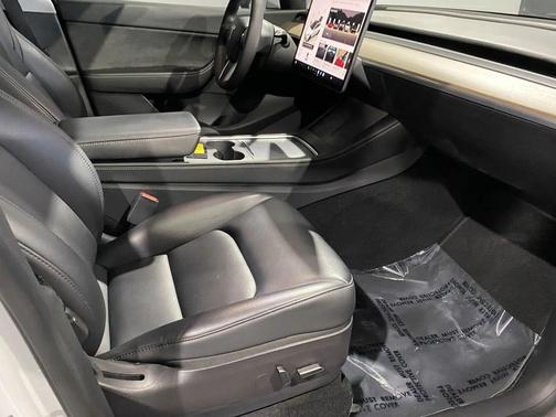 2022 Tesla Model Y Long Range Dual Motor All-Wheel Drive