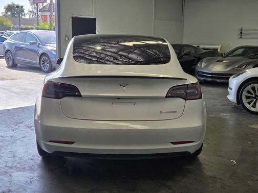 Pearl White Multi-Coat 2021 Tesla Model 3 Performance