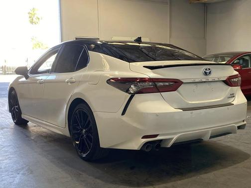 2023 Toyota Camry Hybrid SE
