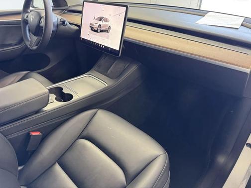 white 2023 Tesla Model Y Long Range Dual Motor All-Wheel Drive