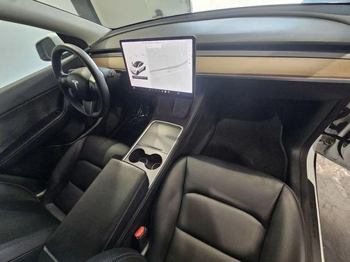 Pearl White Multi-Coat 2022 Tesla Model Y Long Range Dual Motor All-Wheel Drive