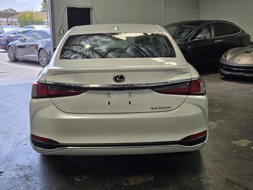 white 2023 Lexus ES 300h Base