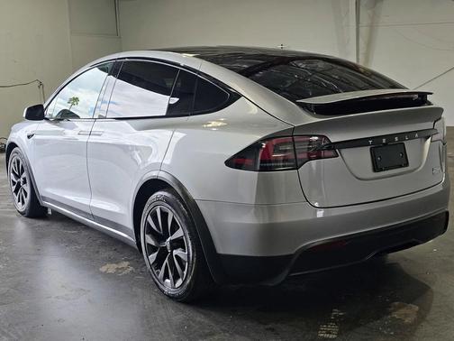 2025 Tesla Model X Plaid