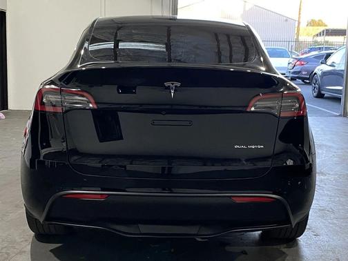 2022 Tesla Model Y Long Range Dual Motor All-Wheel Drive