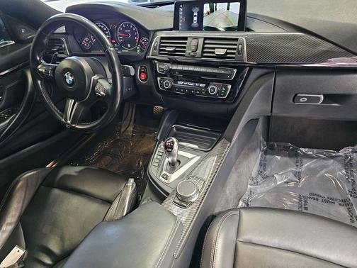Black Sapphire Metallic 2019 BMW M4 Base