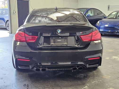 Black Sapphire Metallic 2019 BMW M4 Base