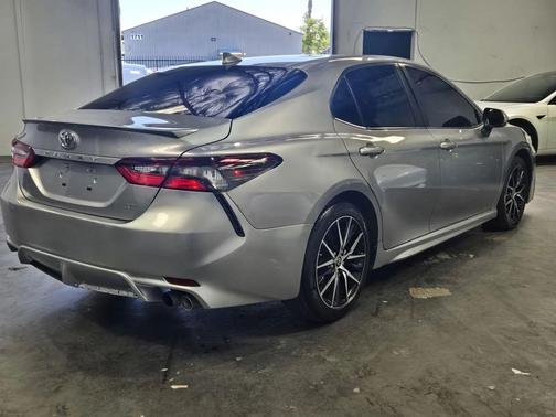 Silver Sky Metallic 2024 Toyota Camry SE