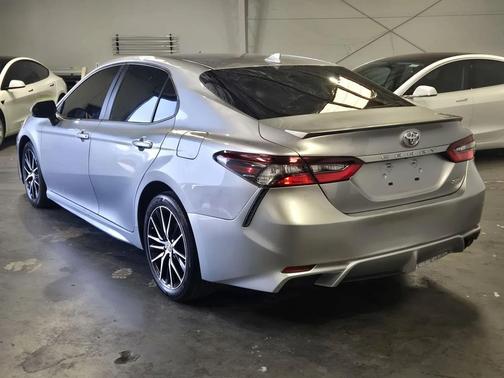 Silver Sky Metallic 2024 Toyota Camry SE