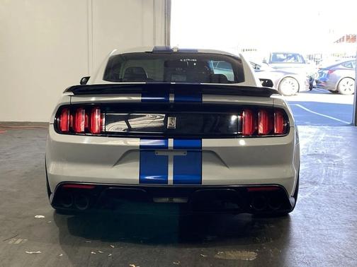 2017 Ford Shelby GT350 Base