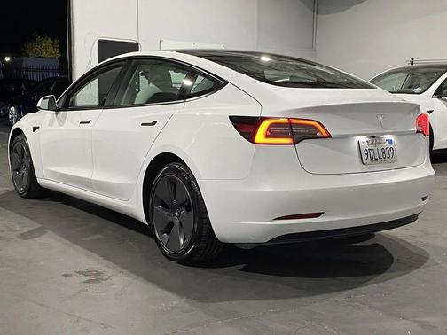2022 Tesla Model 3 Standard Range