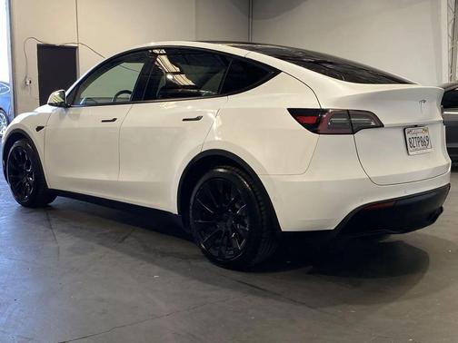 2022 Tesla Model Y Long Range Dual Motor All-Wheel Drive