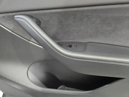 white 2022 Tesla Model Y Long Range Dual Motor All-Wheel Drive