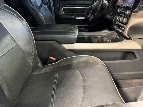 2019 RAM 2500 Laramie Crew Cab 4x4 6'4' Box