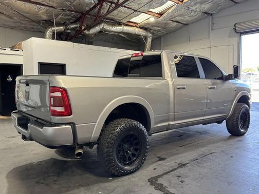 2019 RAM 2500 Laramie Crew Cab 4x4 6'4' Box