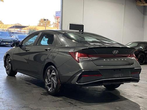 2025 Hyundai ELANTRA Sport