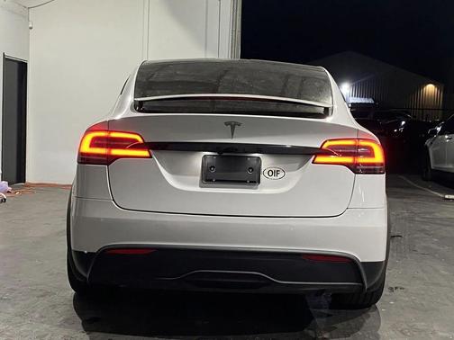 2022 Tesla Model X Base