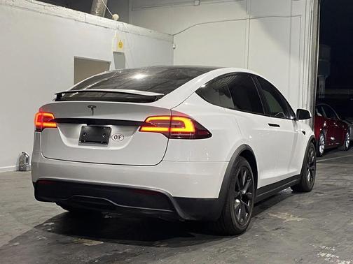 2022 Tesla Model X Base