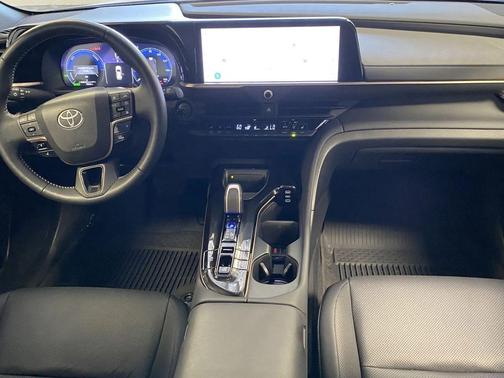 2025 Toyota Crown Signia XLE