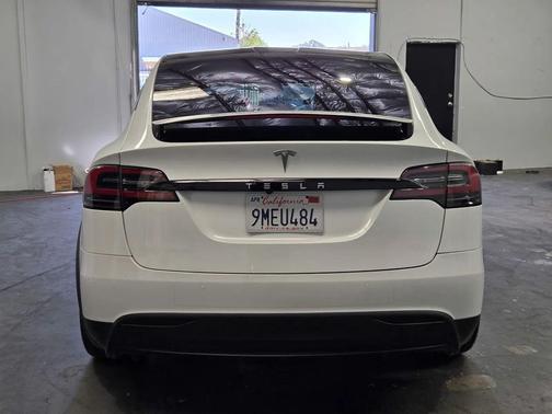 Pearl White Multi-Coat 2018 Tesla Model X