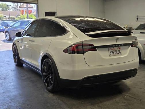 Pearl White Multi-Coat 2018 Tesla Model X