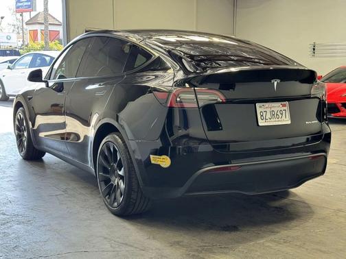 2022 Tesla Model Y Long Range Dual Motor All-Wheel Drive