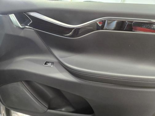 Silver Metallic 2018 Tesla Model X 75D