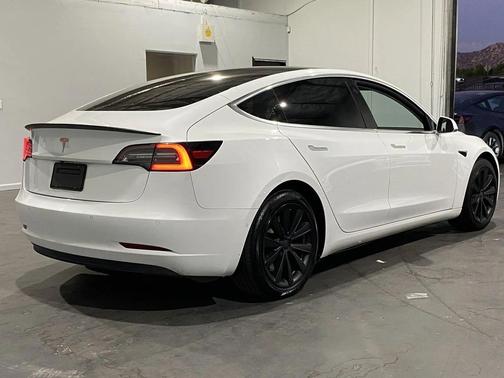 2020 Tesla Model 3 Standard Range