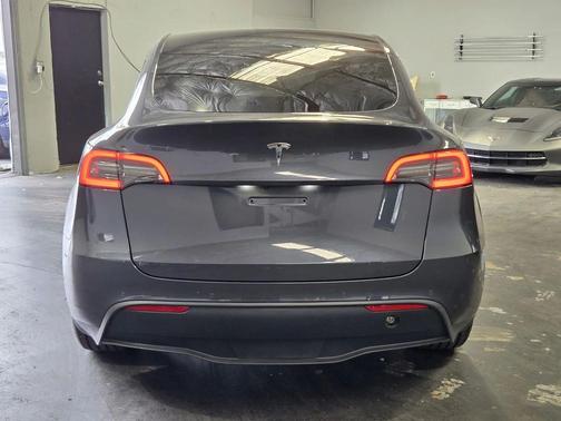Midnight Silver Metallic 2021 Tesla Model Y Standard Range Rear-Wheel Drive