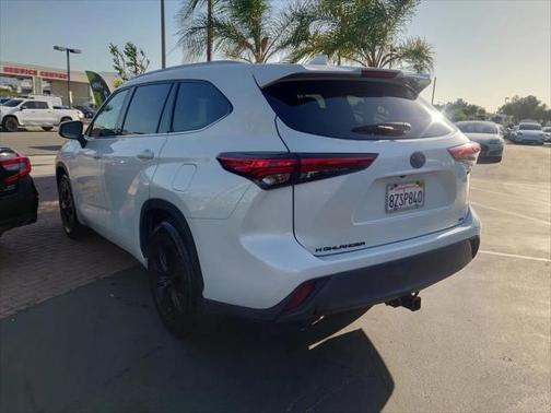 2022 Toyota Highlander Hybrid XLE