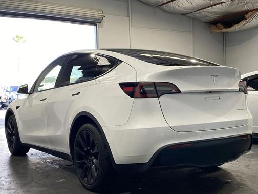 2022 Tesla Model Y Long Range Dual Motor All-Wheel Drive