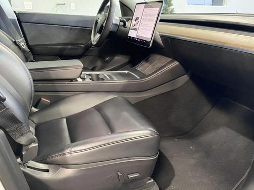 2022 Tesla Model Y Long Range Dual Motor All-Wheel Drive