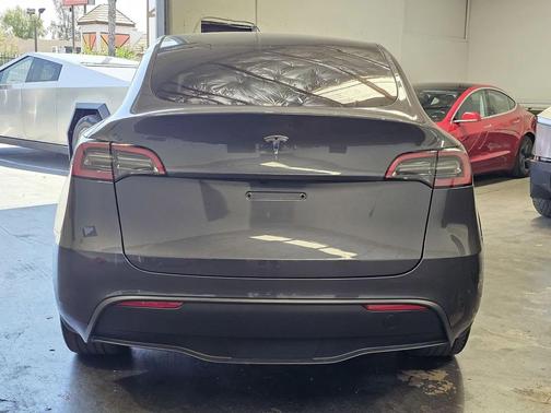 Midnight Silver Metallic 2023 Tesla Model Y RWD