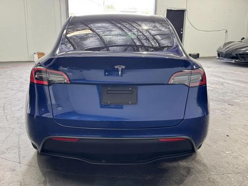 2021 Tesla Model Y Standard Range Rear-Wheel Drive