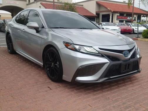 2022 Toyota Camry Hybrid SE