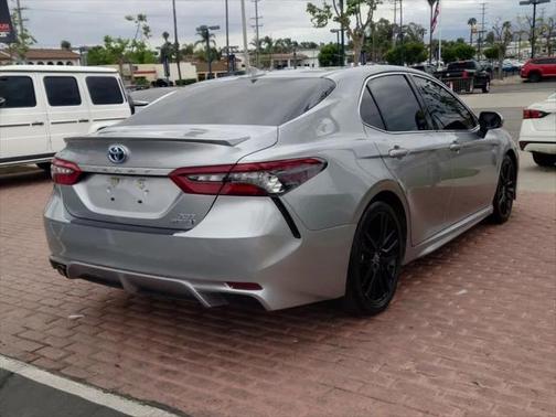2022 Toyota Camry Hybrid SE