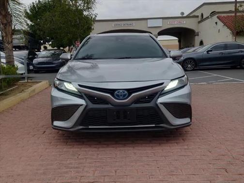 2022 Toyota Camry Hybrid SE
