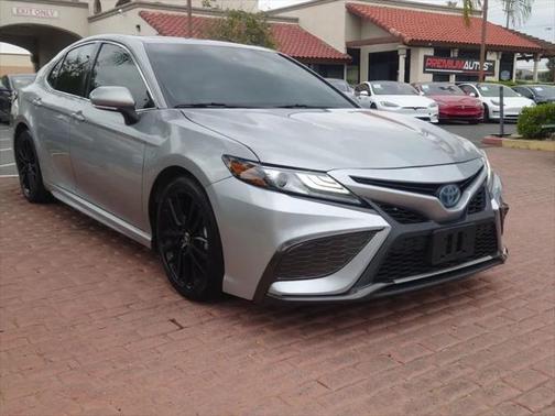 2022 Toyota Camry Hybrid SE