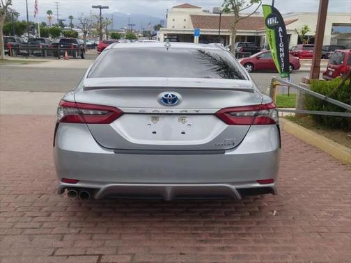 2022 Toyota Camry Hybrid SE