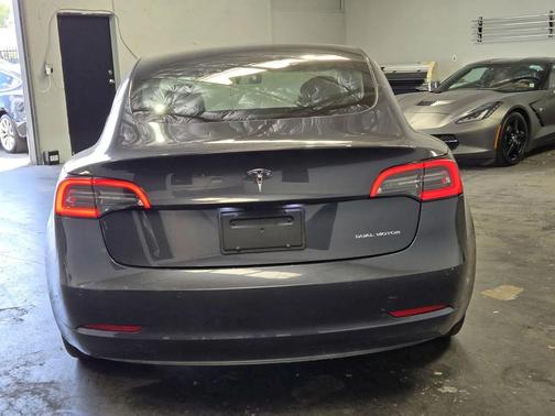 gray 2022 Tesla Model 3 Long Range
