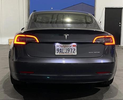 gray 2022 Tesla Model 3 Long Range